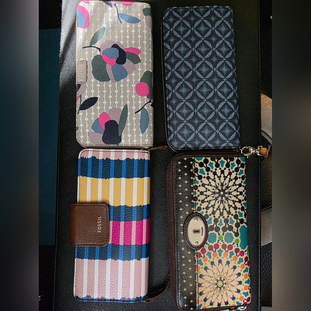 Bundle Of 4 Fossil Walletts